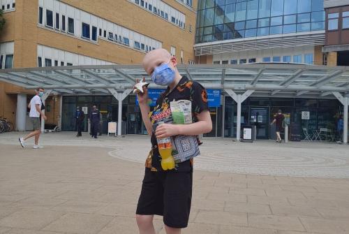 Arthur starting the maintenance chemotherapy at his local hospital, following his Blina treatment