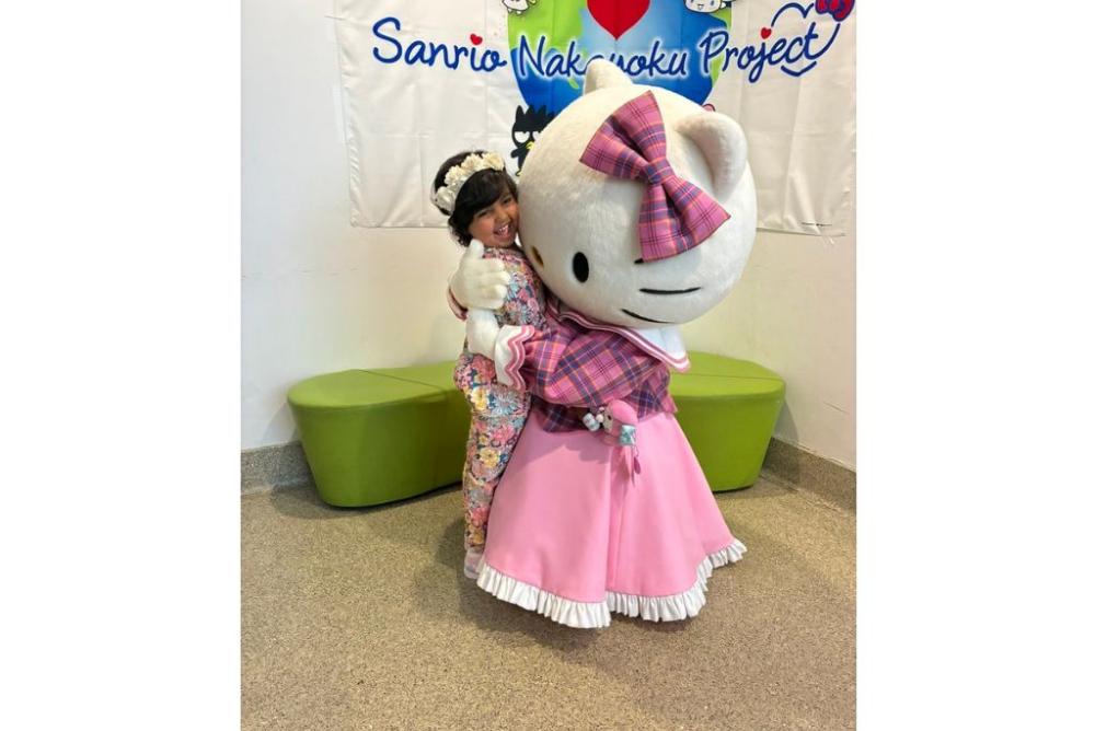 Patient hugging Hello Kitty